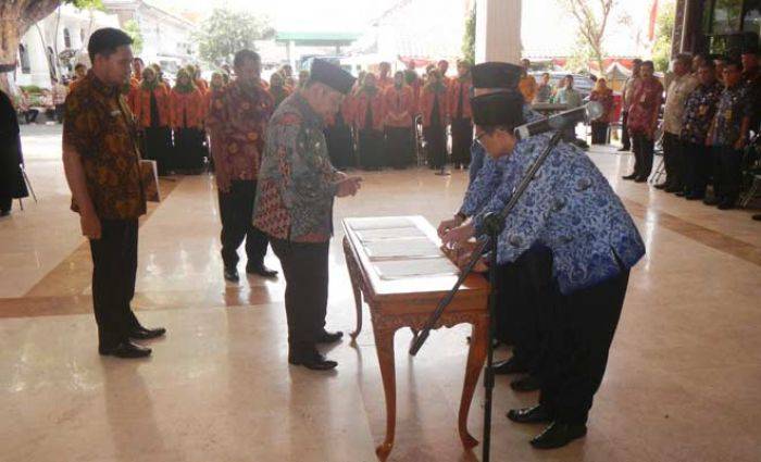 Terima SK Pengangkatan, 109 CPNS Pemkab Sidoarjo Diminta Bekerja Keras Layani Masyarakat