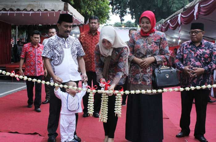 Wali Kota Blitar Buka Bazar Rakyat Ramadhan dan Pimpin Bagi Takjil Tokoh Lintas Agama