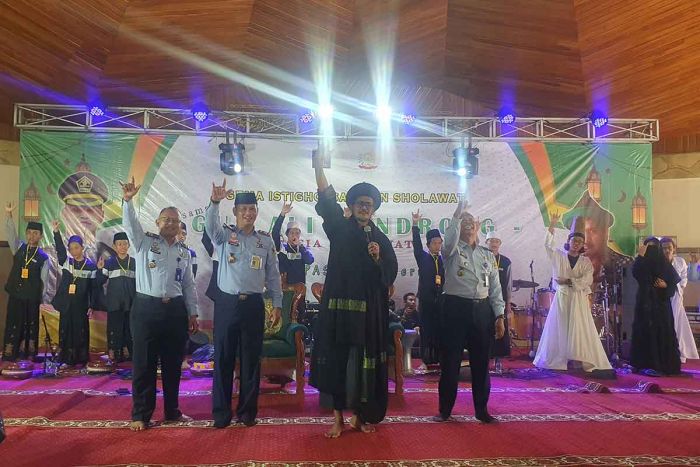 Warga Binaan Lapas Surabaya Ikuti Istighosah dan Sholawat Bareng Gus Ali Gondrong