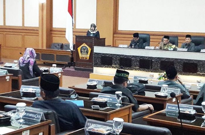 DPRD Gresik Sahkan Perda Retribusi Jasa Usaha