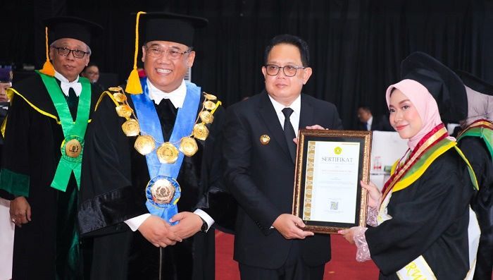 Wisuda UPN Veteran, Adhy: Perguruan Tinggi Berperan Penting sebagai Intellectual Capital SDM