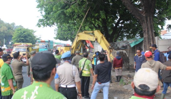 ​Dibongkar Petugas Gabungan, Pemilik Lapak di Apollo Pasuruan Pasrah