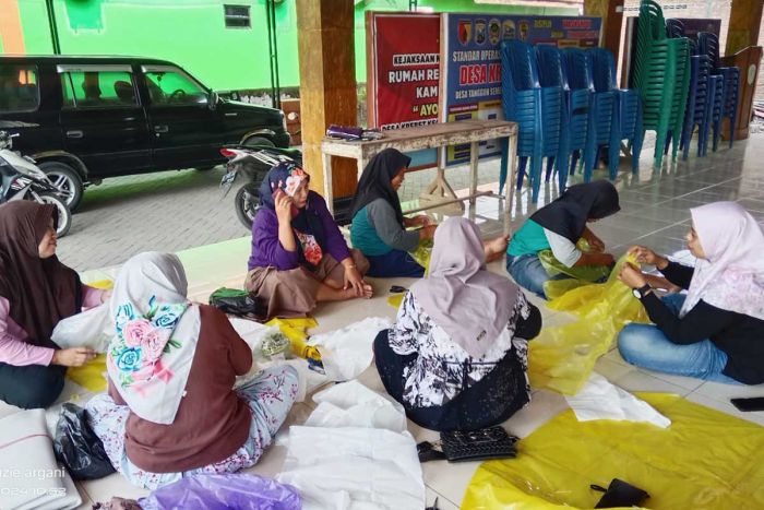 Emak-emak Desa Krebet Madiun Manfaatkan Bank Sampah Jadi Tabungan Hari Raya