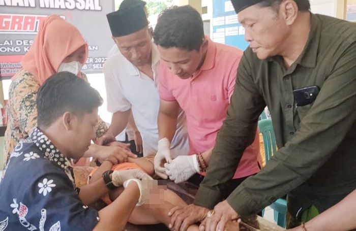 Yayasan PSBB dan Jurnalis Pamekasan Gandeng Pemdes Bicorong Gelar Khitanan Massal Gratis