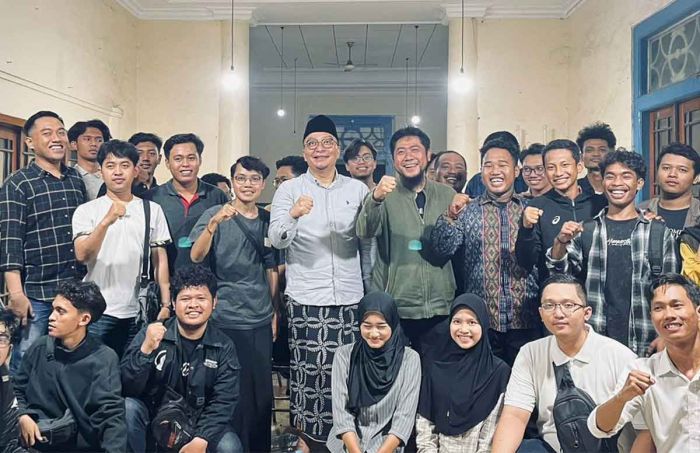 Ngopi Bareng BEM se-Gresik, Alif Ajak Diskusi soal Pengangguran