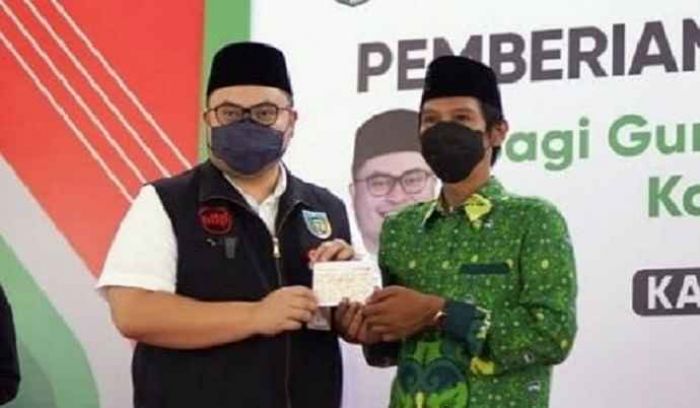 Pemkab Kediri Bagikan Insentif kepada Guru Ngaji