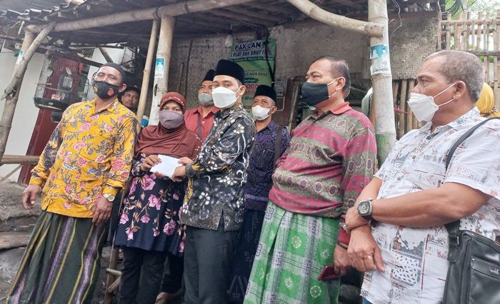 Gus Barra Gerak Cepat Bantu Renovasi Dua Rumah Warga yang Ambruk Akibat Hujan Lebat