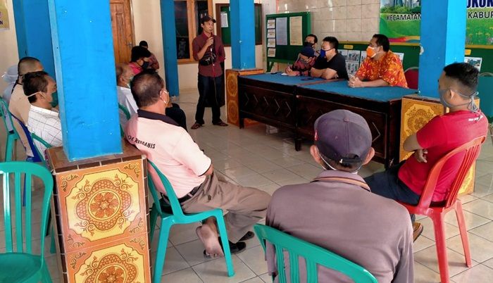 Diduga Ada Nepotisme Soal Pembagian BLT-DD, Warga Sukokerto Probolinggo Luruk Kantor Desa