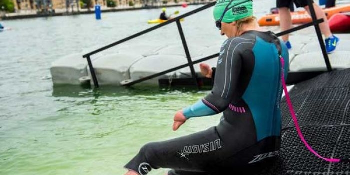 Ketika ikut lomba triatlon. foto: mirror.co.uk