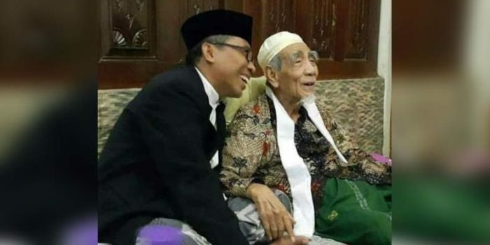 Dr. KH. Fadlolan bersama KH. Maimoen Zubair. foto: IST/ BANGSAONLINE