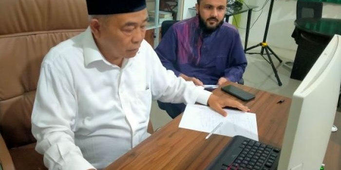 Prof Dr KH Asep Saifuddin Chalim, MA saat jadi pembicara dalam Webinar bertajuk: Taliban: Fundamentalisme vs Moderatisme yang digelar Pesantren Salafiyah Seblak Jombang Jawa Timur tadi malam, Rabu (1/9/2021).  foto: mma/ bangsaonline.com