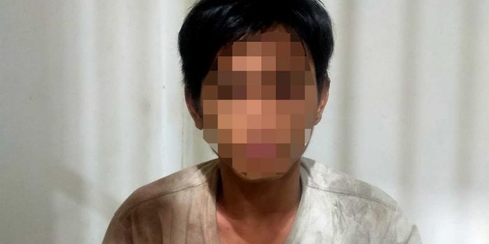 Pelaku penjambretan, HRM (26), handphone seorang wanita di Labak Jaya Surabaya yang berhasil digagalkan anggota Polsek Tambaksari.