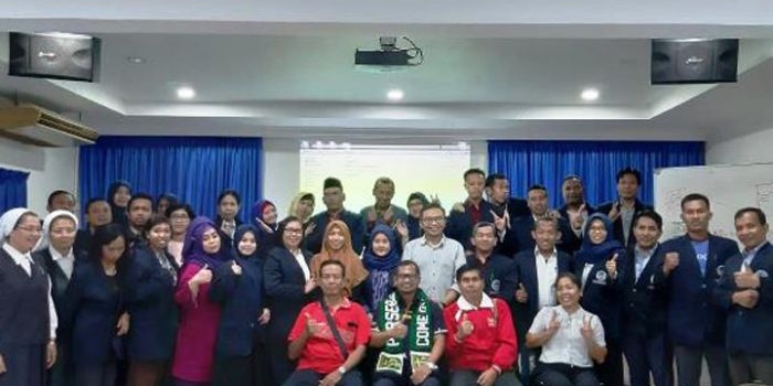 Foto bersama mahasiswa Pascasarjana Tep dengan dosen bersama pemateri.